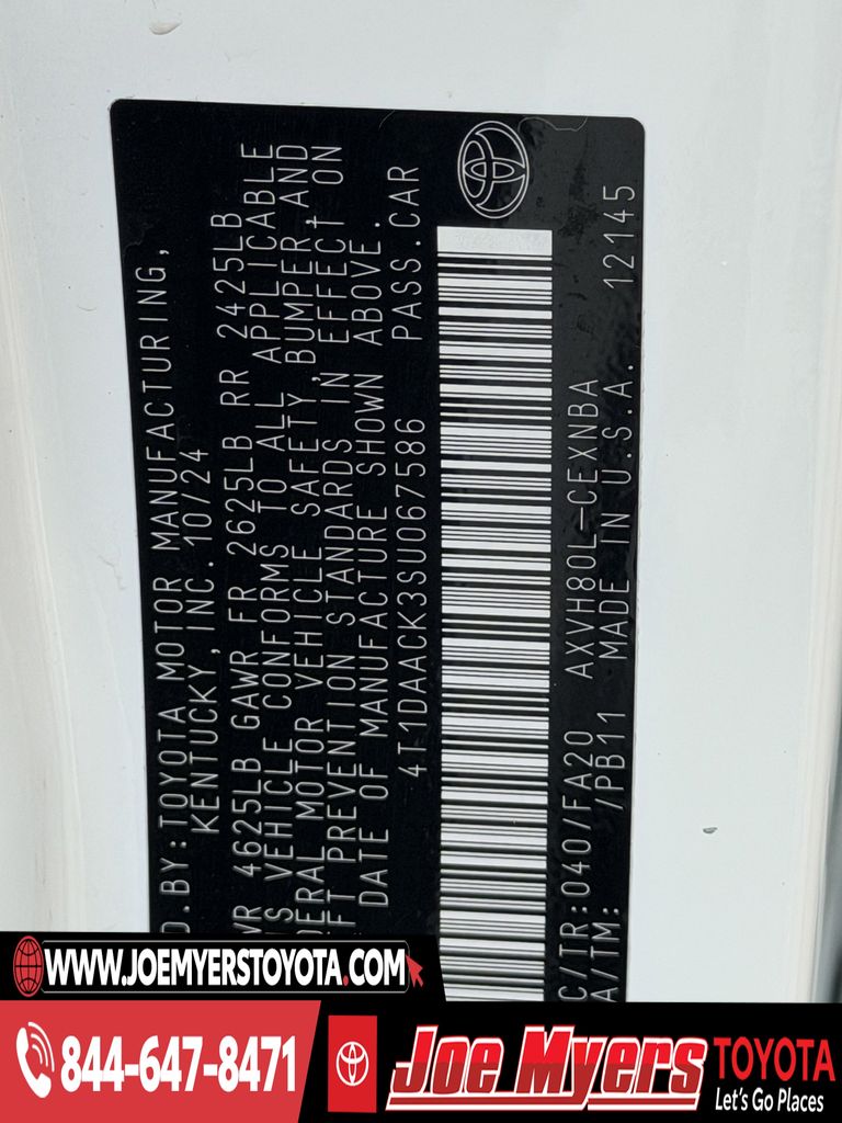 Used 2025 White Toyota LE image 31