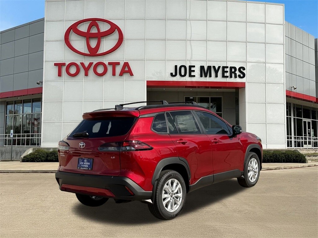 2026 Toyota Corolla Cross LE photo 4