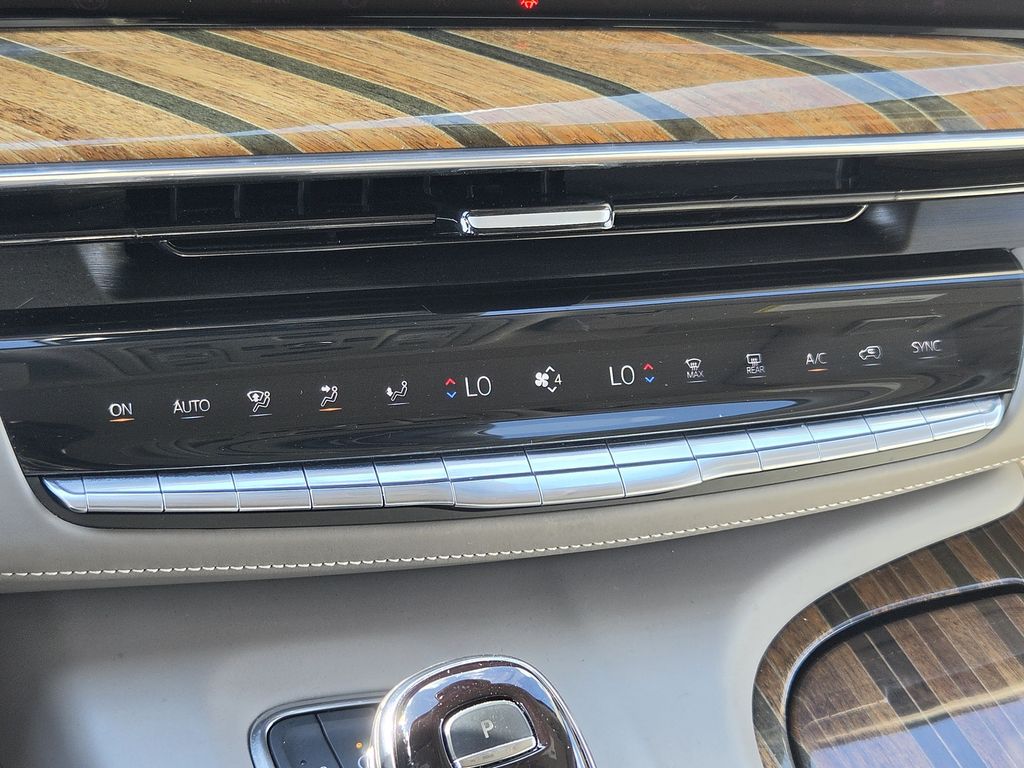 Used 2022 Crystal White Tricoat Cadillac Premium Luxury Platinum image 19