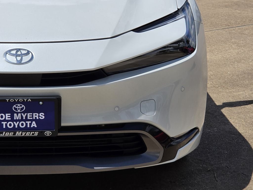 New 2027 Wind Chill Pearl Toyota XLE image 4