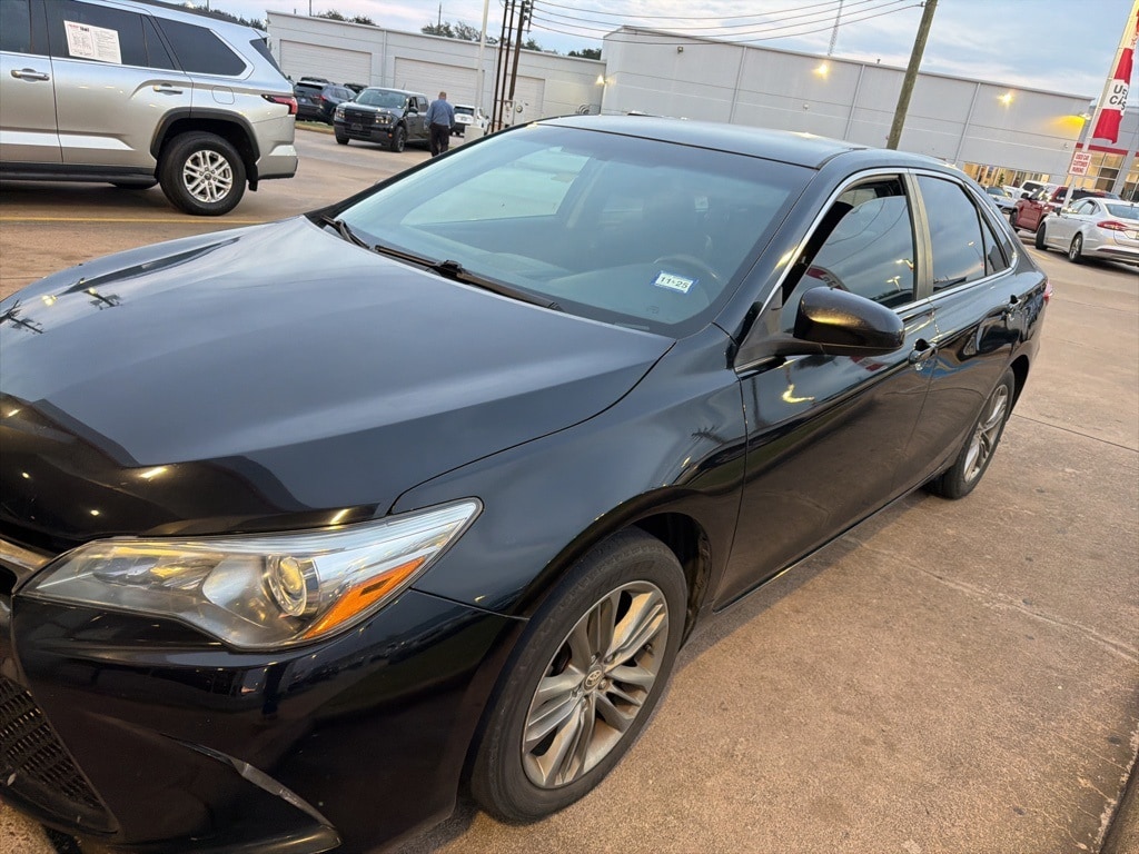 Used 2016 Toyota Camry SE Sedan