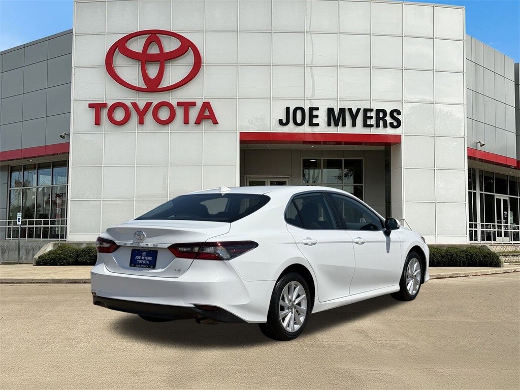 2024 Toyota Camry LE photo 4