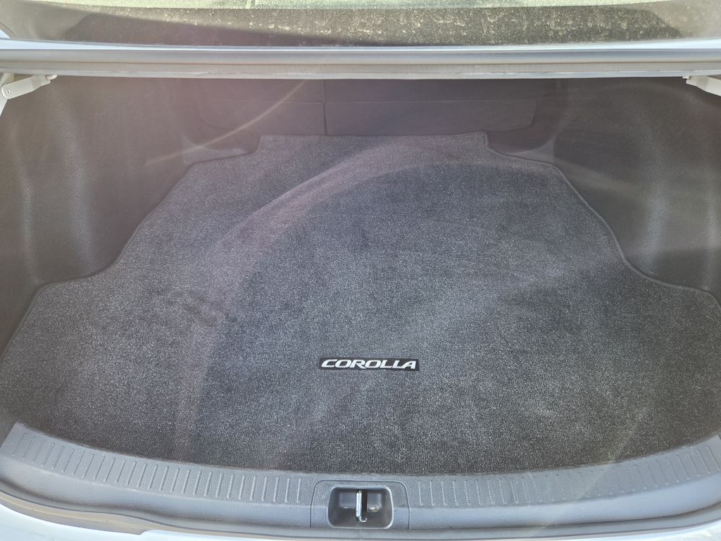 Used 2025 Ice Toyota LE image 28