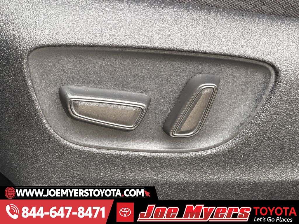 Used 2025 Blueprint Toyota LE image 27