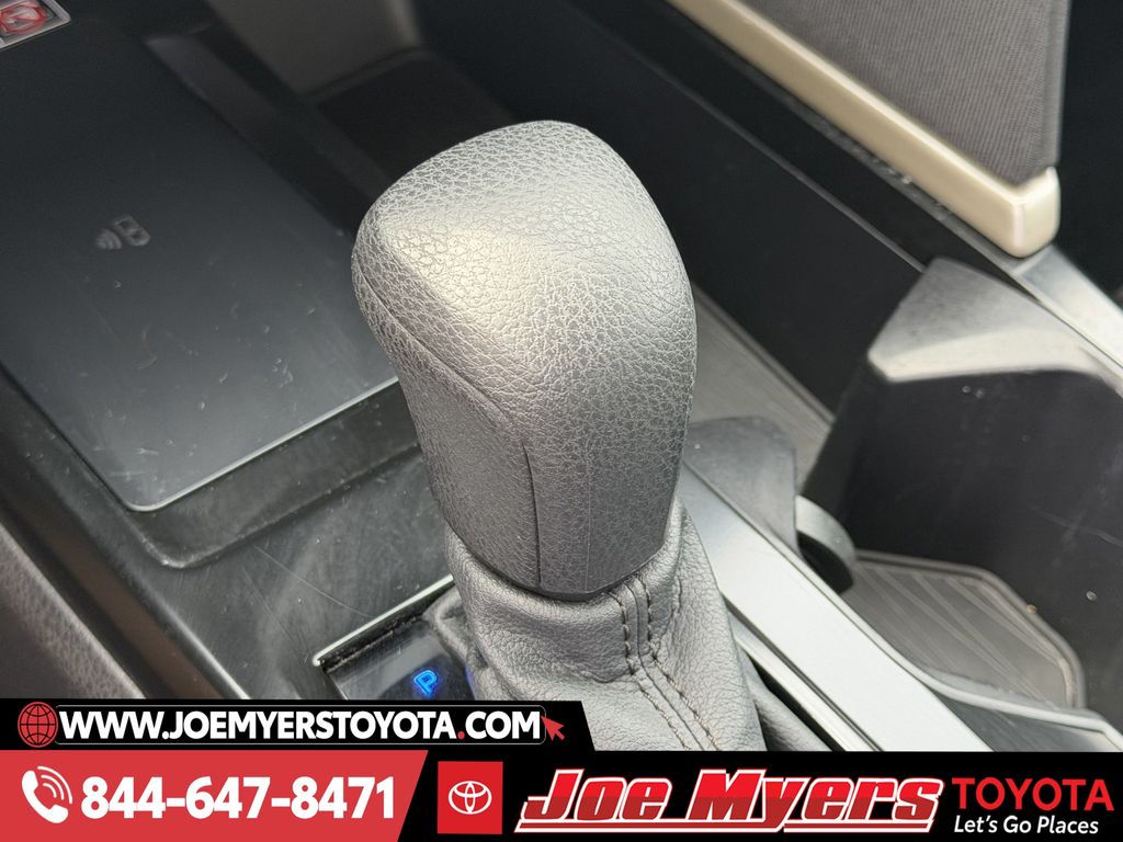 Used 2025 Ice Cap Toyota LE image 21