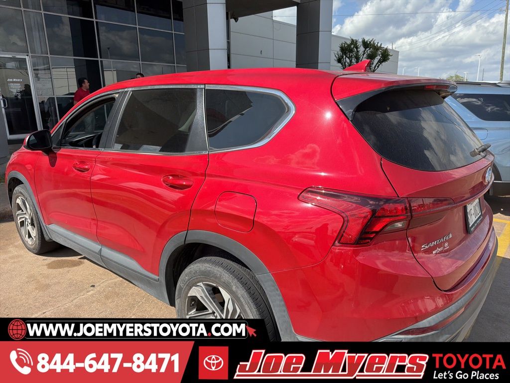 Used 2023 Calypso Red Hyundai SE image 3