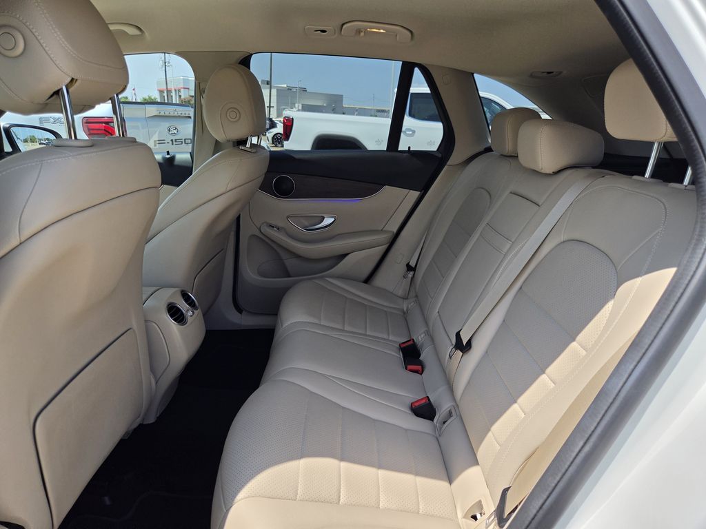 Used 2022 Polar White Mercedes-Benz GLC 300 image 28