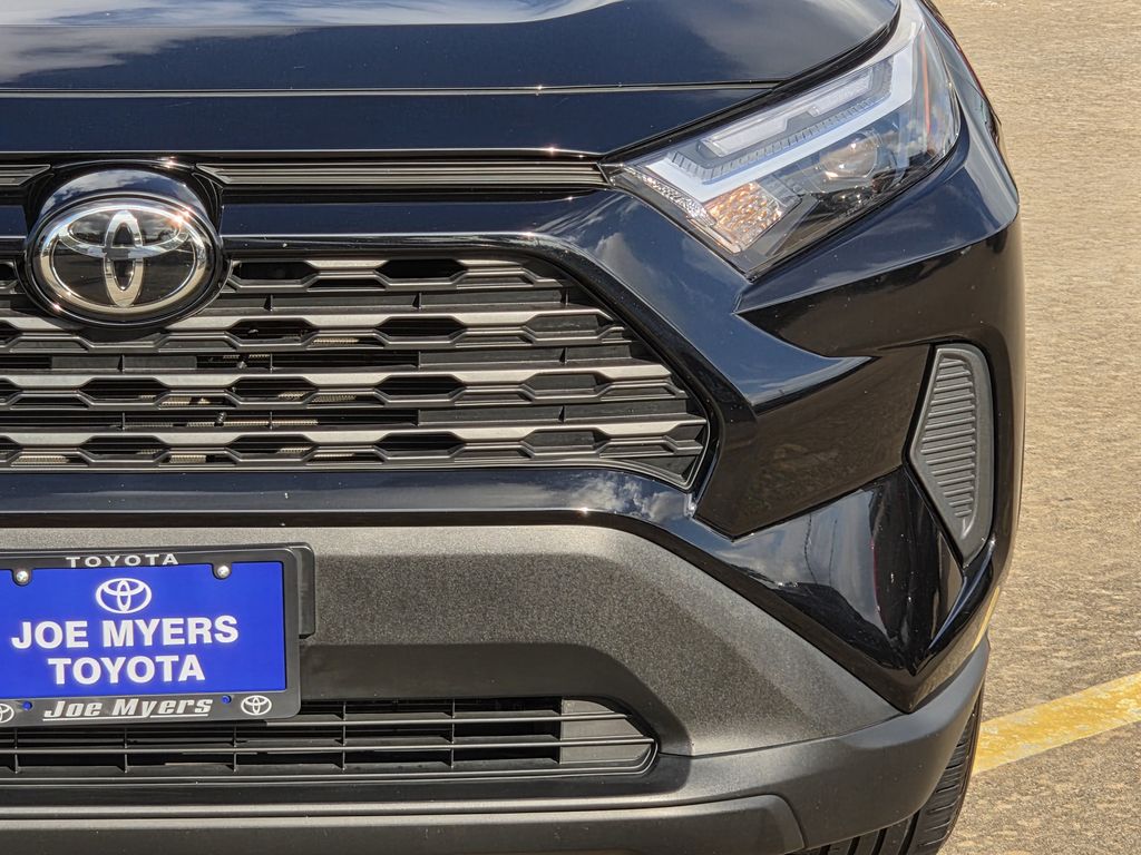 Used 2025 Midnight Black Metallic Toyota XLE image 4