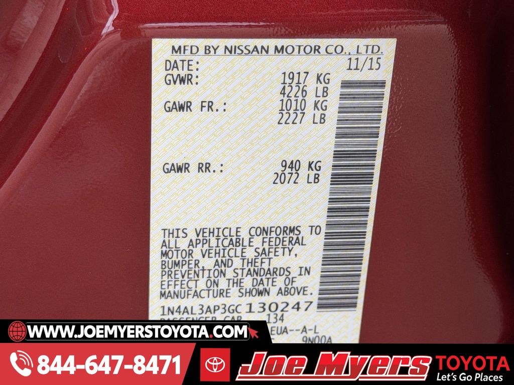 Used 2016 Cayenne Red Nissan 2.5 SL image 33