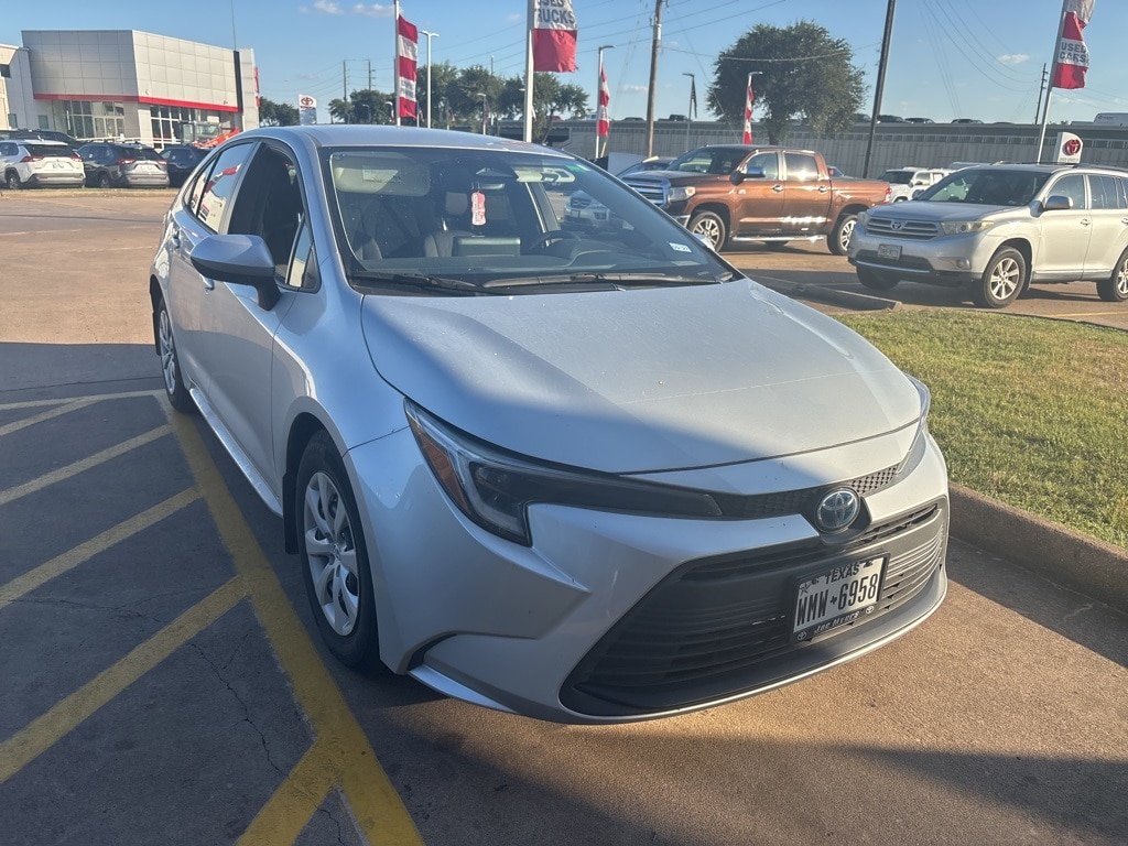 Used 2025 Toyota Corolla Hybrid LE Sedan