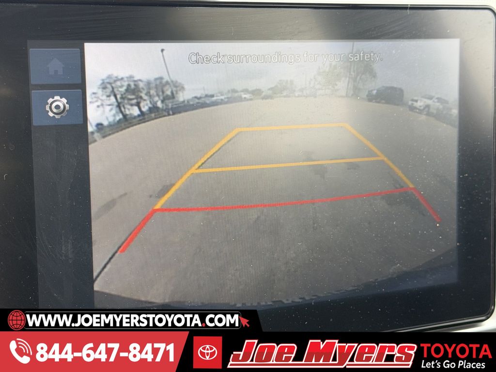 Used 2025 Ultimate Red Hyundai SEL image 18