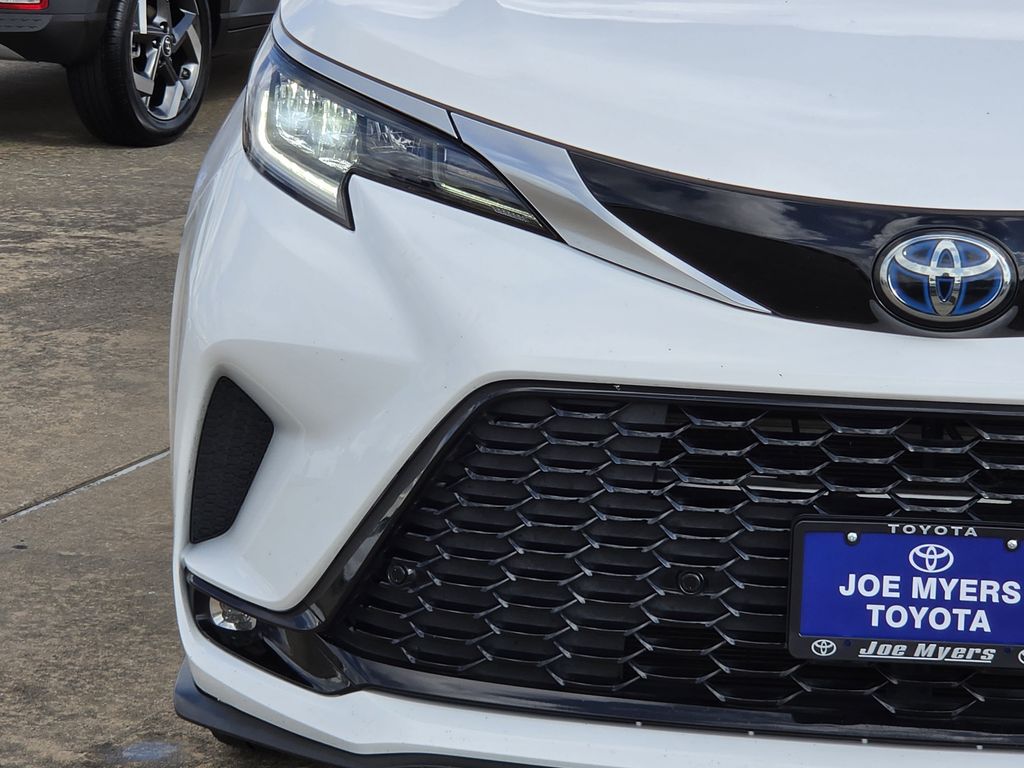 Used 2023 Ice Toyota XSE image 5