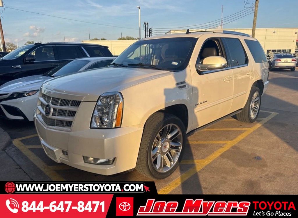 Used 2013 White Diamond Tricoat Cadillac Premium image 4