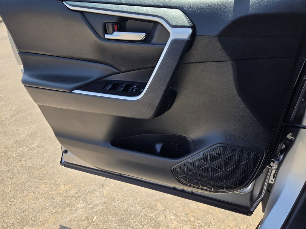 Used 2025 Silver Sky Metallic Toyota XLE image 26