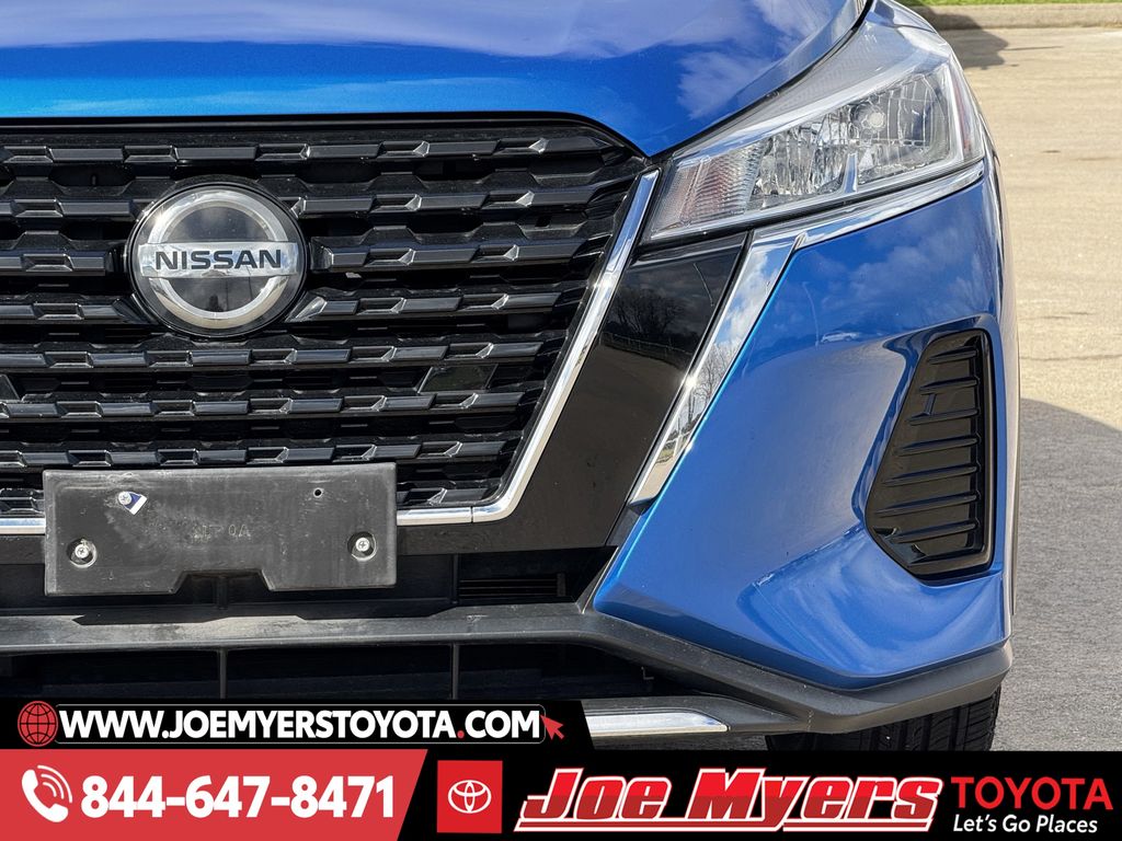 Used 2021 Electric Blue Metallic Nissan S image 4