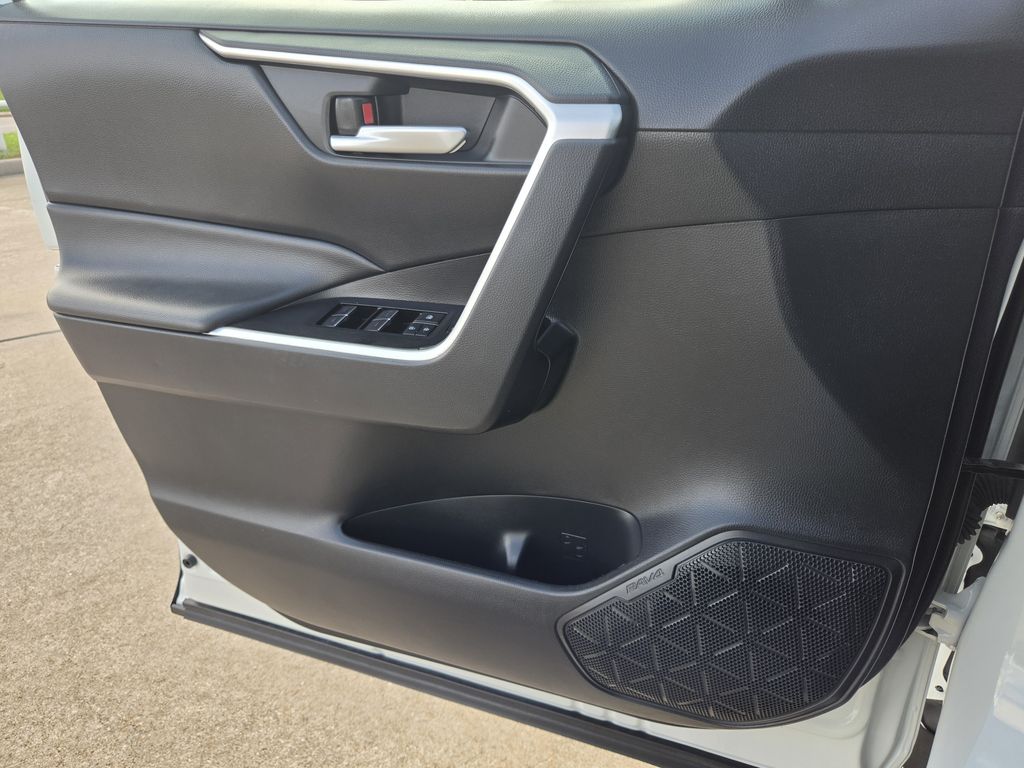 Used 2025 Ice Toyota XLE image 26