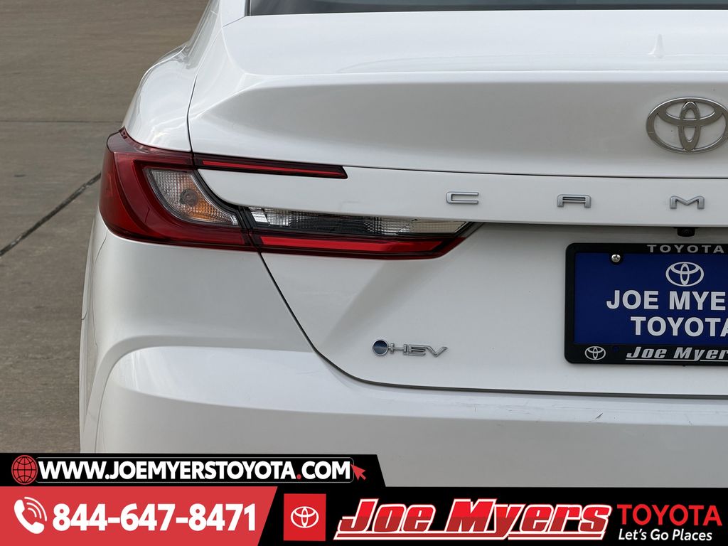 Used 2025 Ice Cap Toyota LE image 10