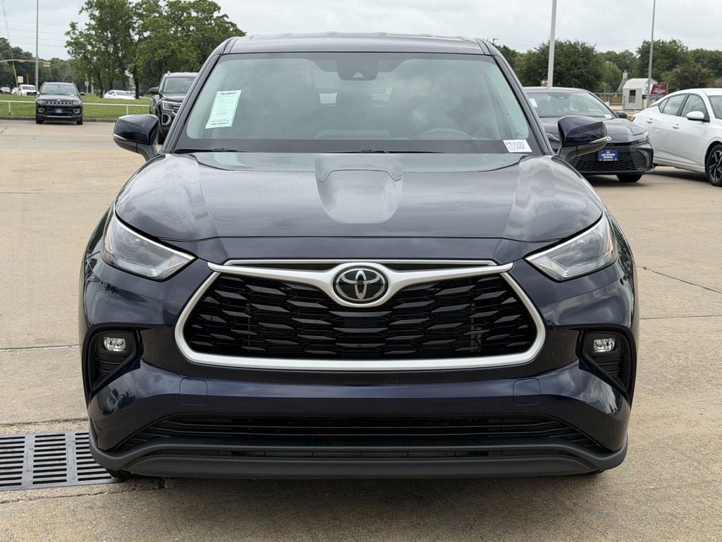 Used 2025 Toyota Highlander LE SUV