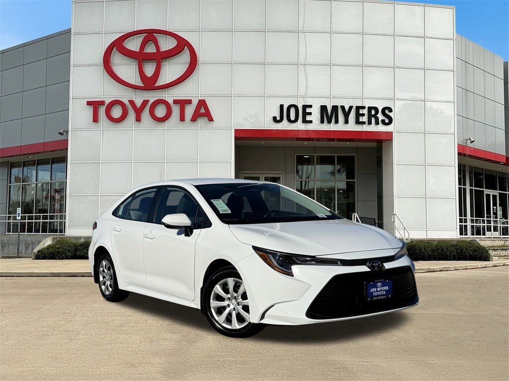 2026 Toyota Corolla LE photo 2