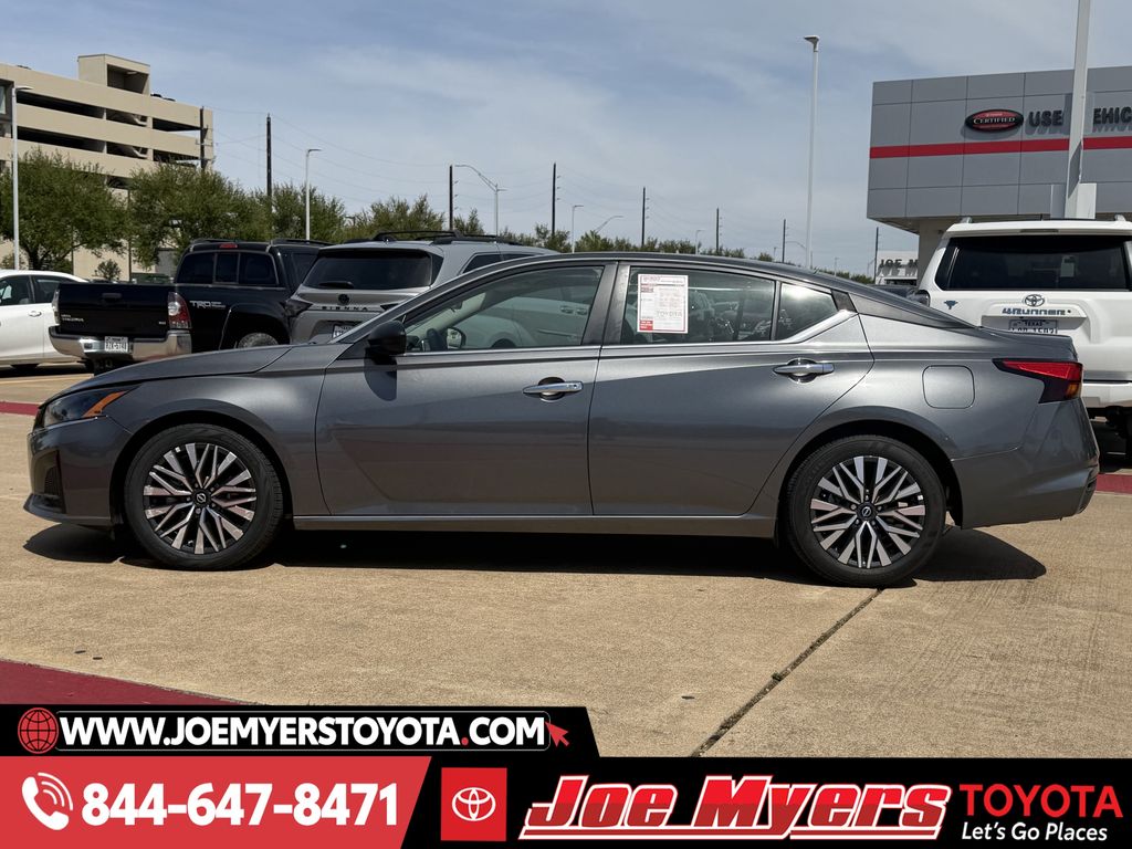 Used 2025 Gun Metallic Nissan 2.5 SV image 6