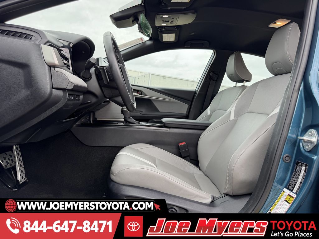 Used 2025 Ocean Gem Toyota SE image 27