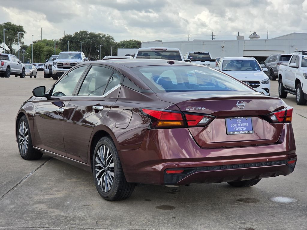Used 2025 Garnet Pearl Metallic Nissan 2.5 SV image 7