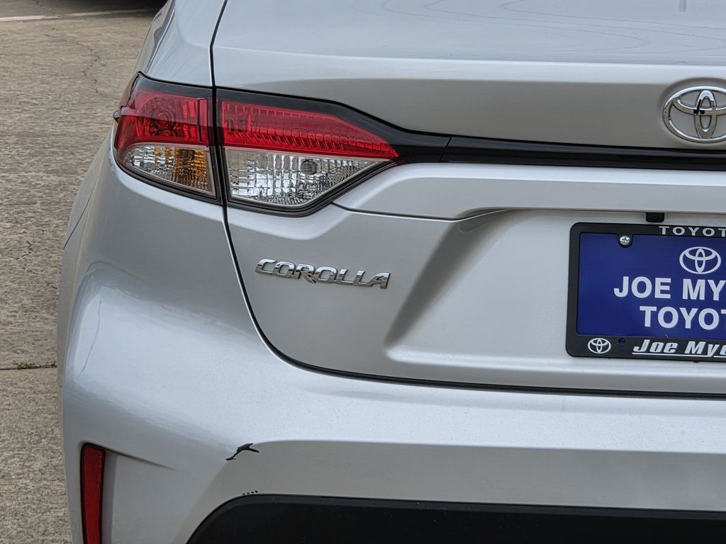 Used 2025 Classic Silver Metallic Toyota LE image 10