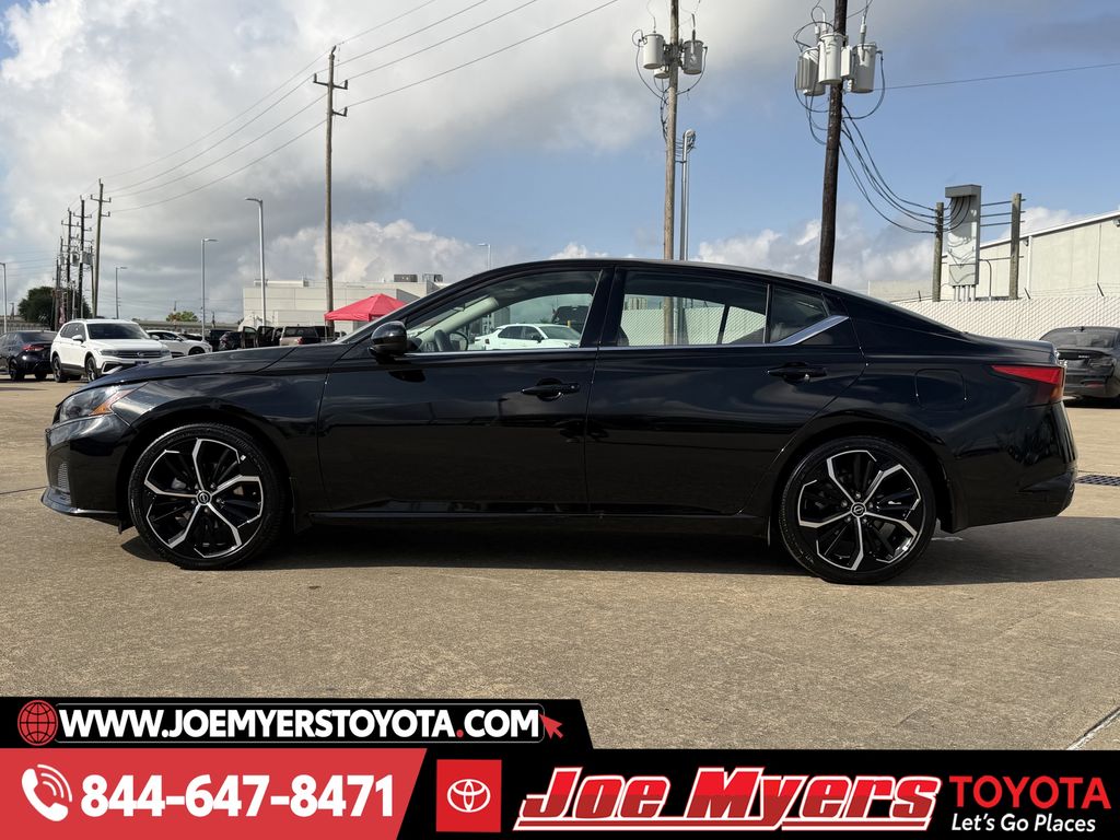 Used 2025 Super Black Clearcoat Nissan 2.5 SR image 6