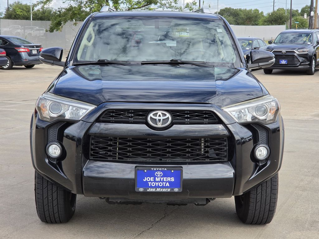 Used 2016 Midnight Black Metallic Toyota SR5 Premium image 3