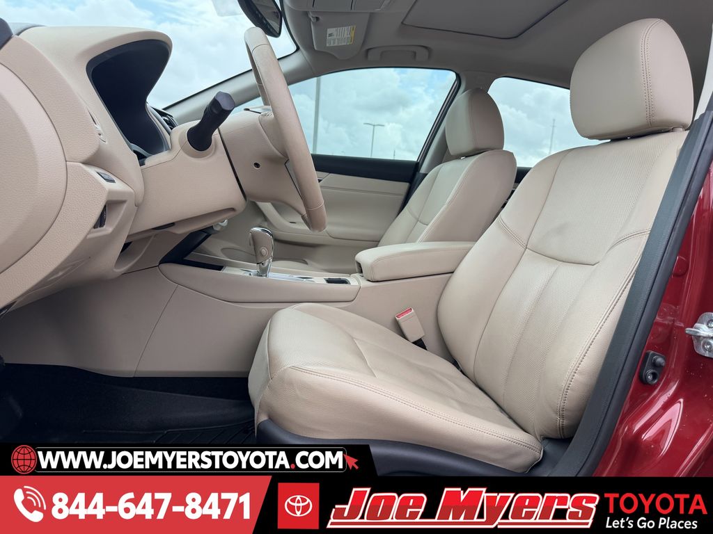 Used 2016 Cayenne Red Nissan 2.5 SL image 27