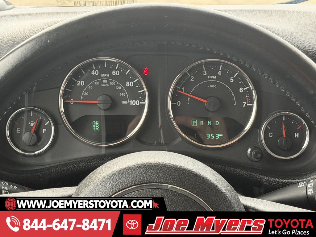 Used 2016 Hydro Blue Pearl Coat Jeep Unlimited Sahara image 16