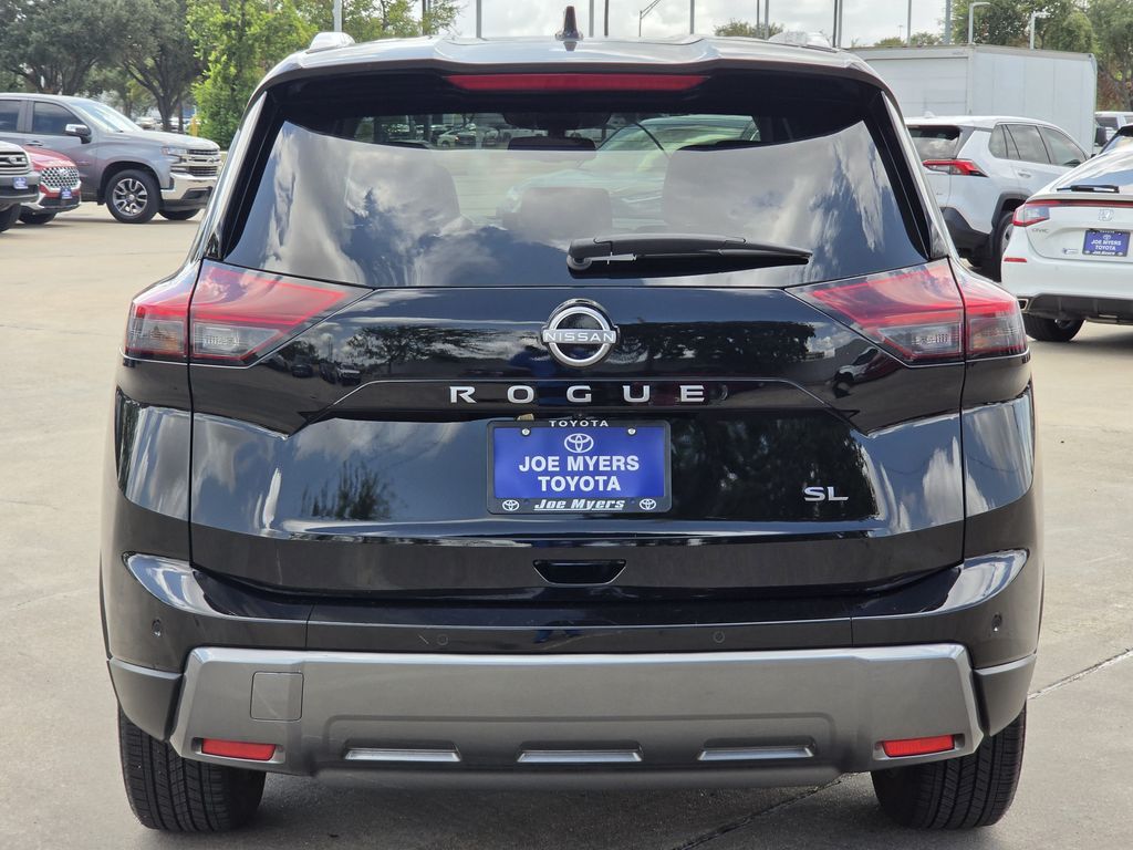 Used 2026 Super Black Nissan SL image 8