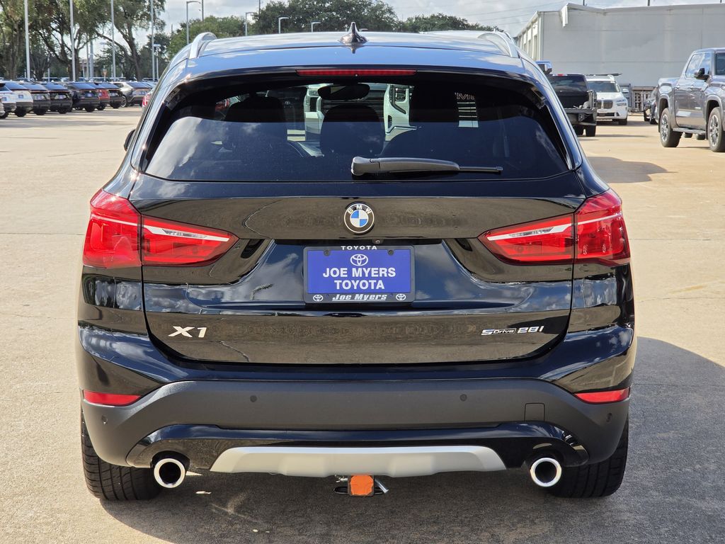 Used 2022 Jet Black BMW sDrive28i image 8