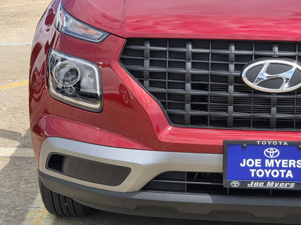 Used 2025 Ultimate Red Hyundai SE image 5