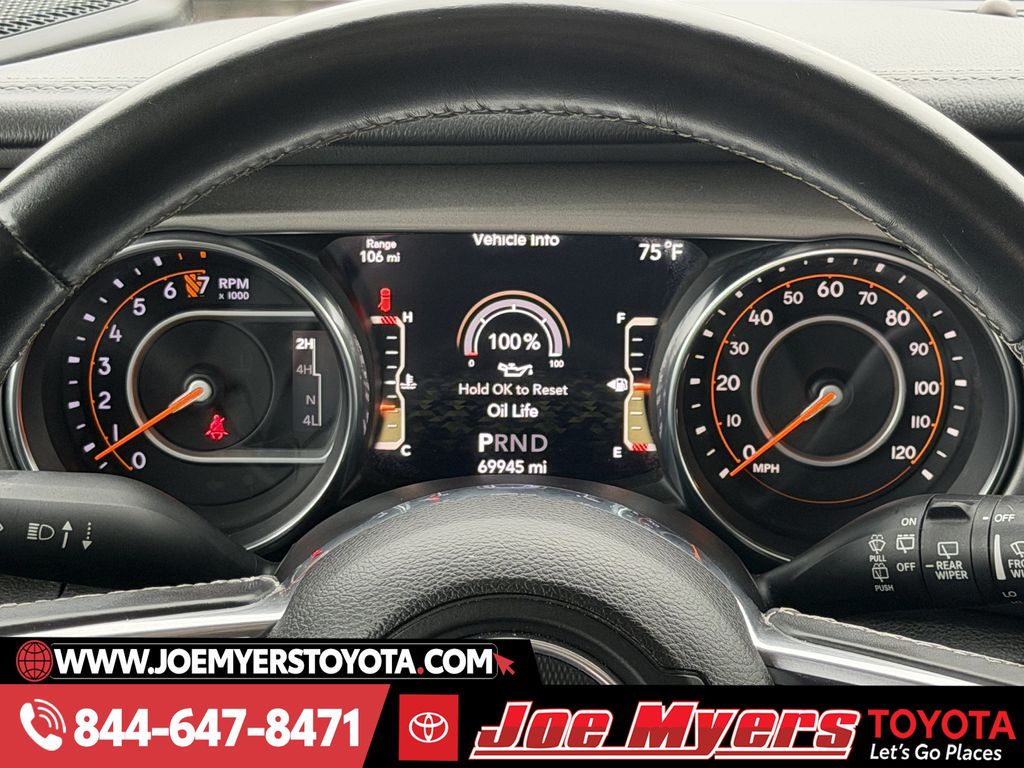 Used 2018 Bright White Clearcoat Jeep Unlimited Sahara image 15