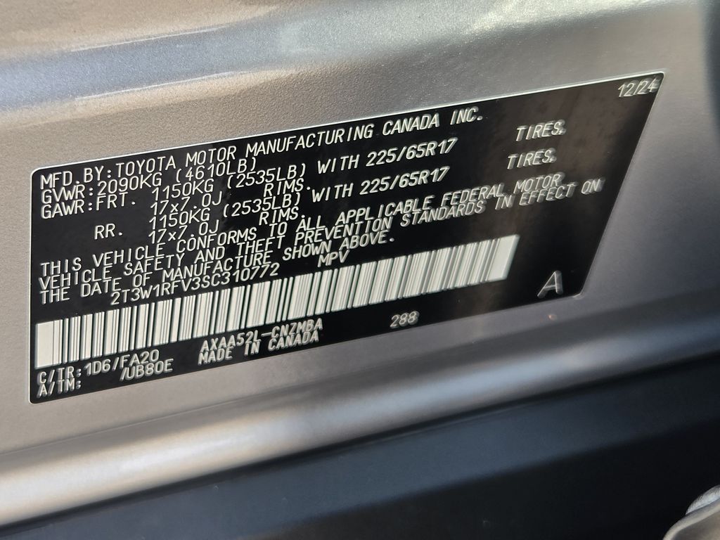 Used 2025 Silver Sky Metallic Toyota XLE image 32