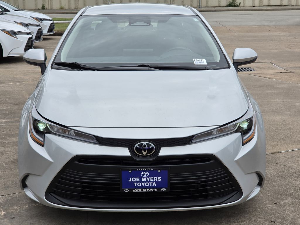 Used 2025 Classic Silver Metallic Toyota LE image 3