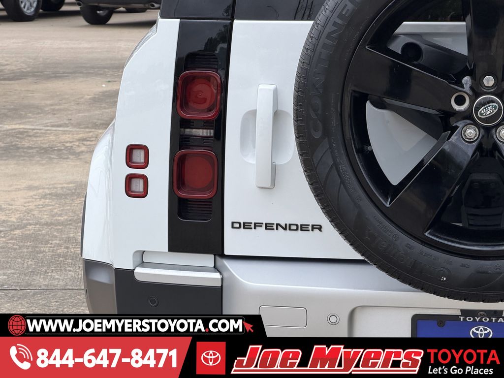 Used 2024 Fuji White Land Rover S image 10