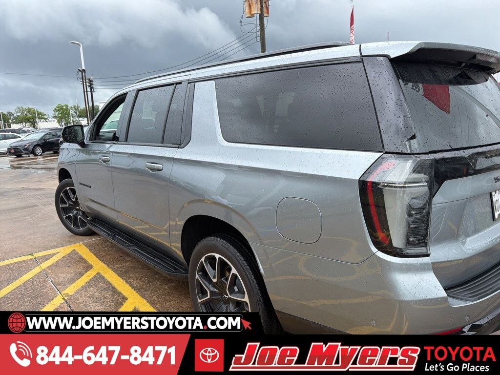 Used 2025 Chevrolet Suburban RST SUV