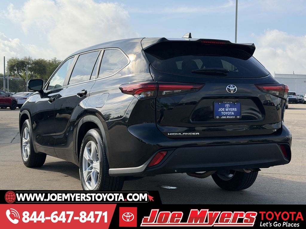 Used 2025 Midnight Black Metallic Toyota LE image 7