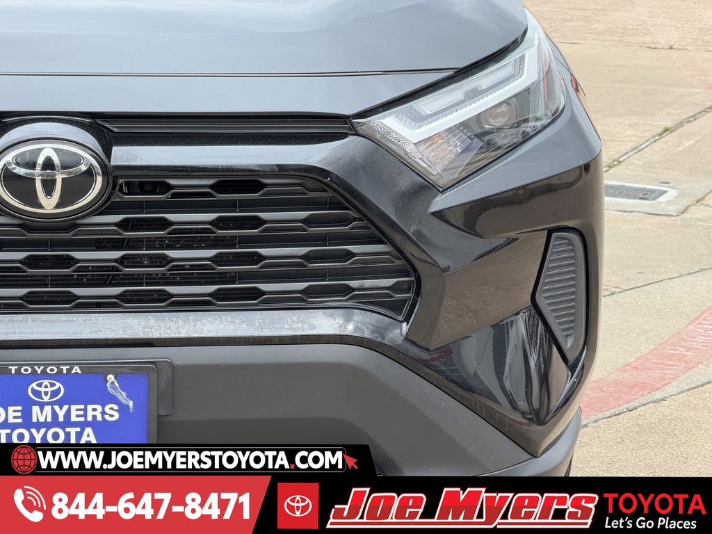 Used 2022 Midnight Black Metallic Toyota XLE image 4