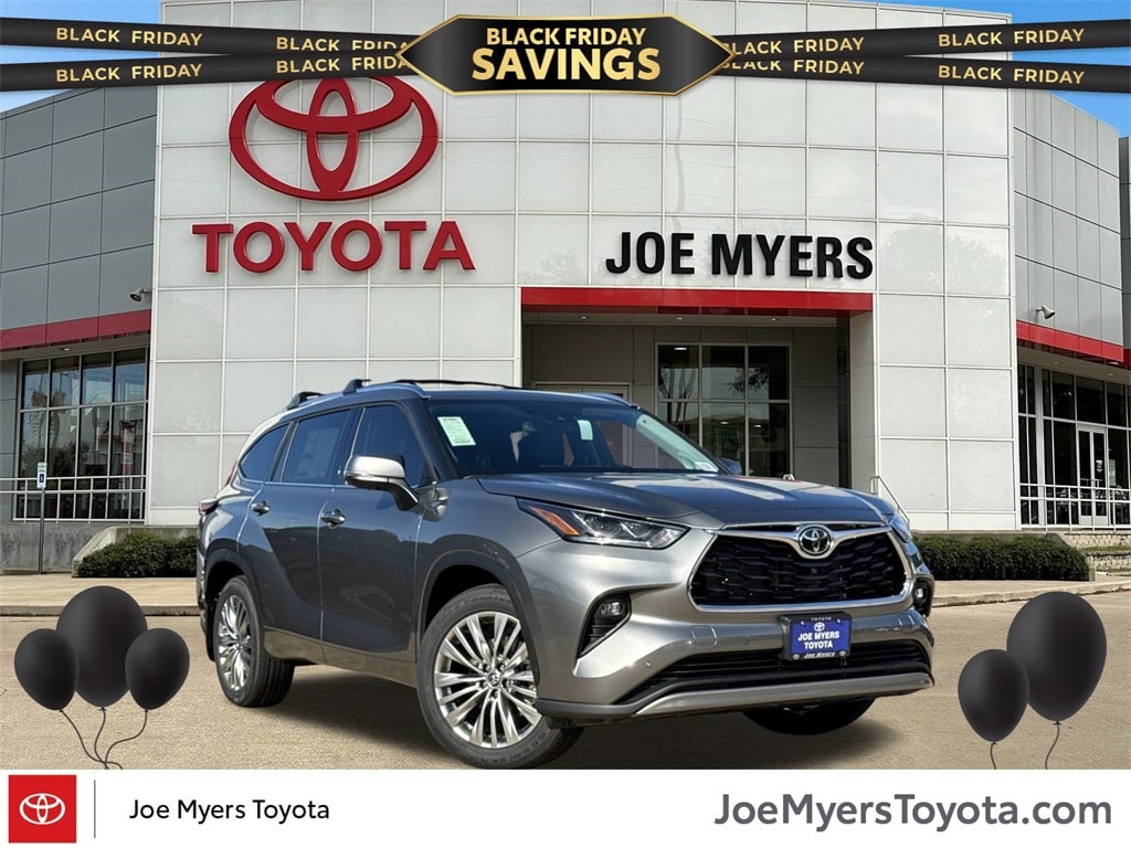 2026 Toyota Highlander Platinum's photo