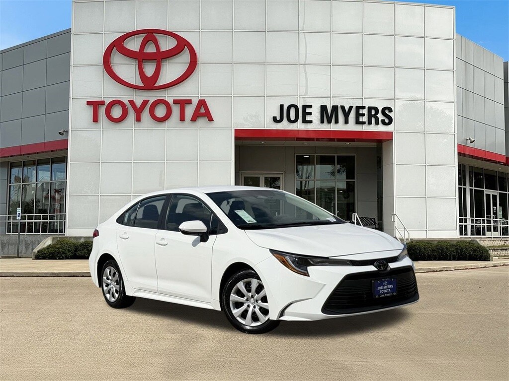 Used 2025 Toyota Corolla LE Sedan