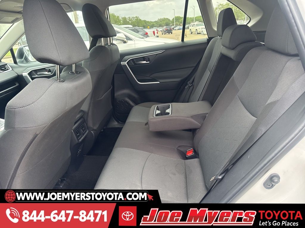 Used 2025 White Toyota XLE image 3