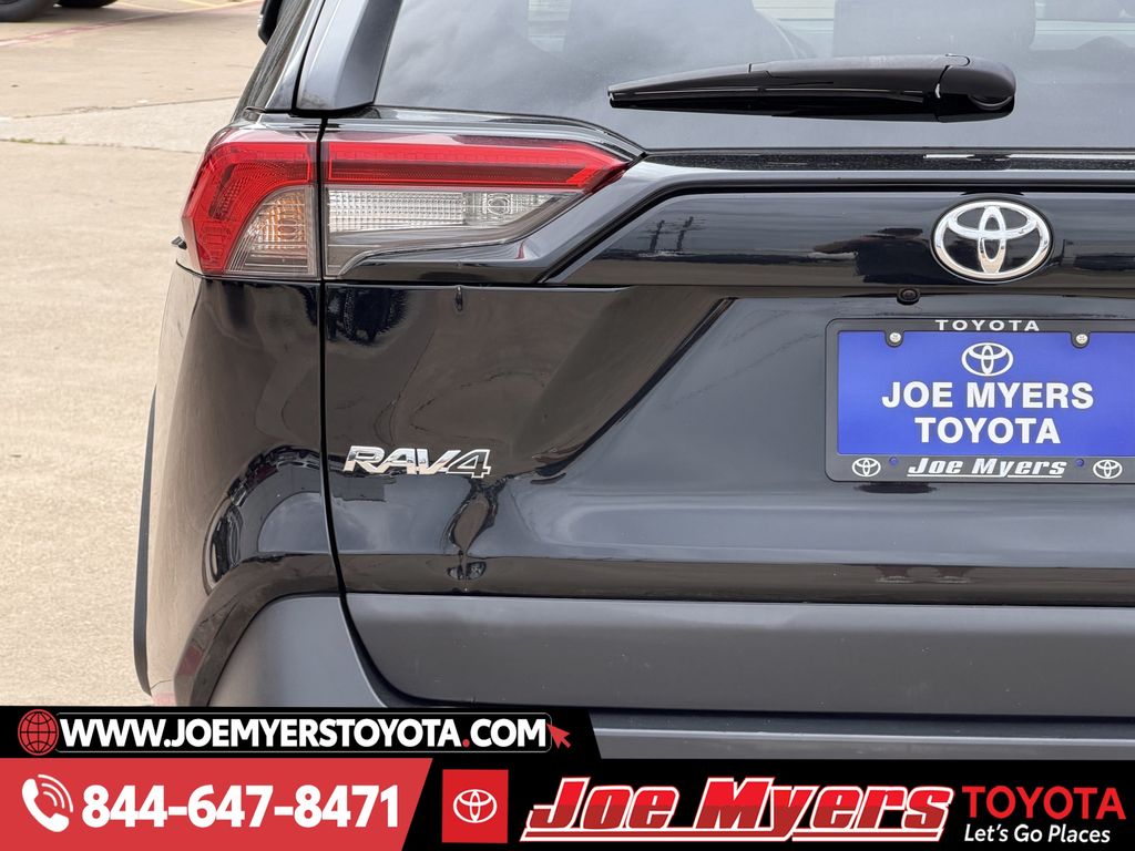 Used 2022 Midnight Black Metallic Toyota XLE image 10
