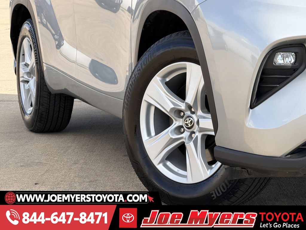 Used 2025 Celestial Silver Metallic Toyota LE image 12