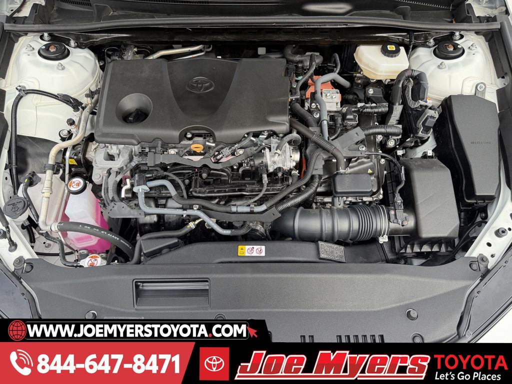 Used 2025 Ice Cap Toyota LE image 31