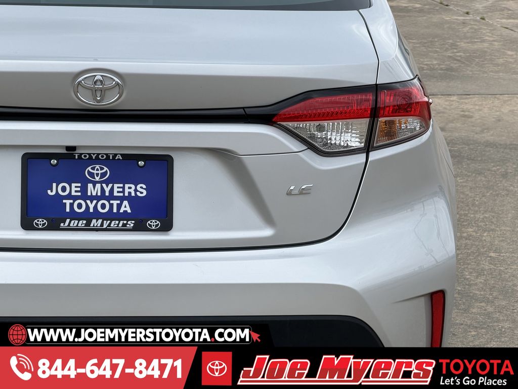 Used 2025 Classic Silver Metallic Toyota LE image 9