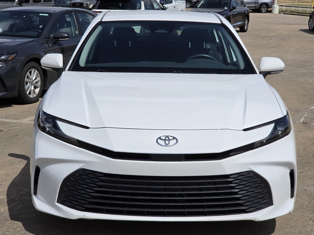 Used 2025 Ice Toyota LE image 3