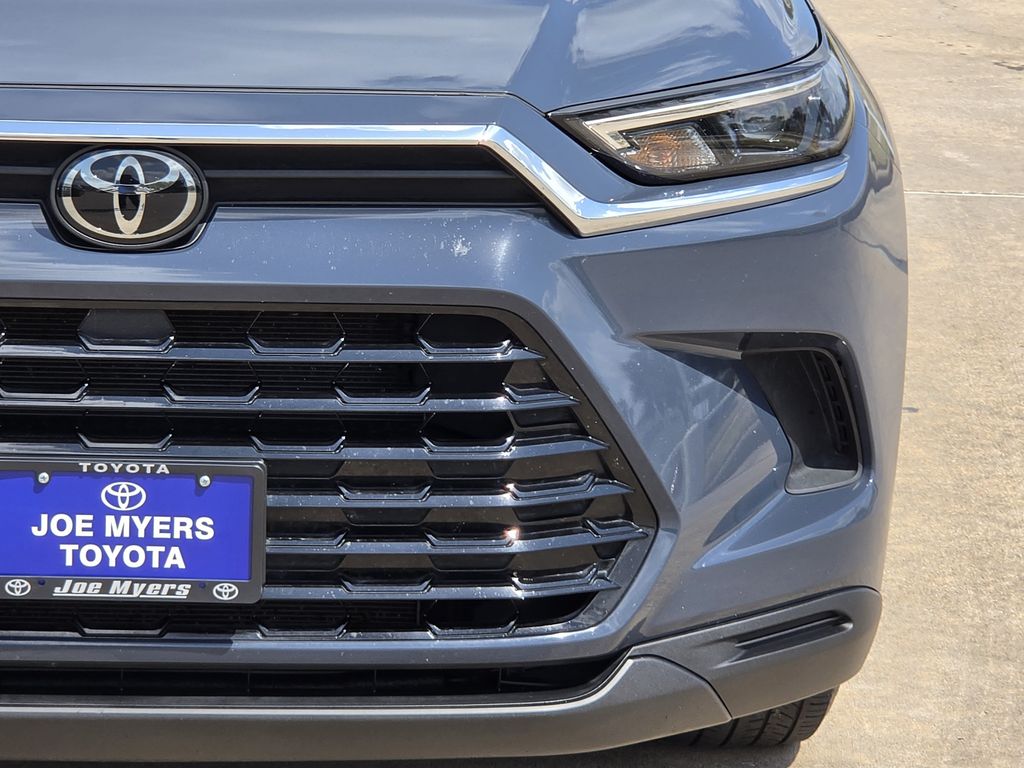 Used 2025 Cloud Toyota XLE image 4